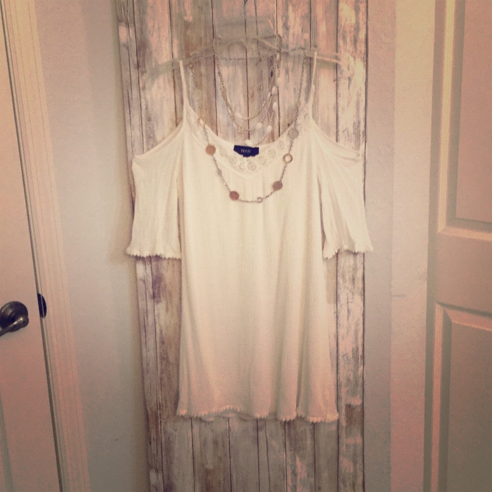 Open shoulder white blouse with sleeves